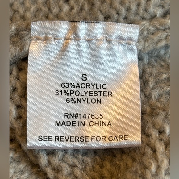 Romeo + Juliet Crewneck Floral Embroidered Sweater Size S EUC - Picture 5 of 11